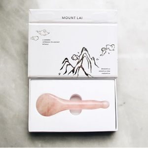 NWT Urban Outfitters X MOUNT LAI The Rose Quartz Acupressure Gua Sha Spoon